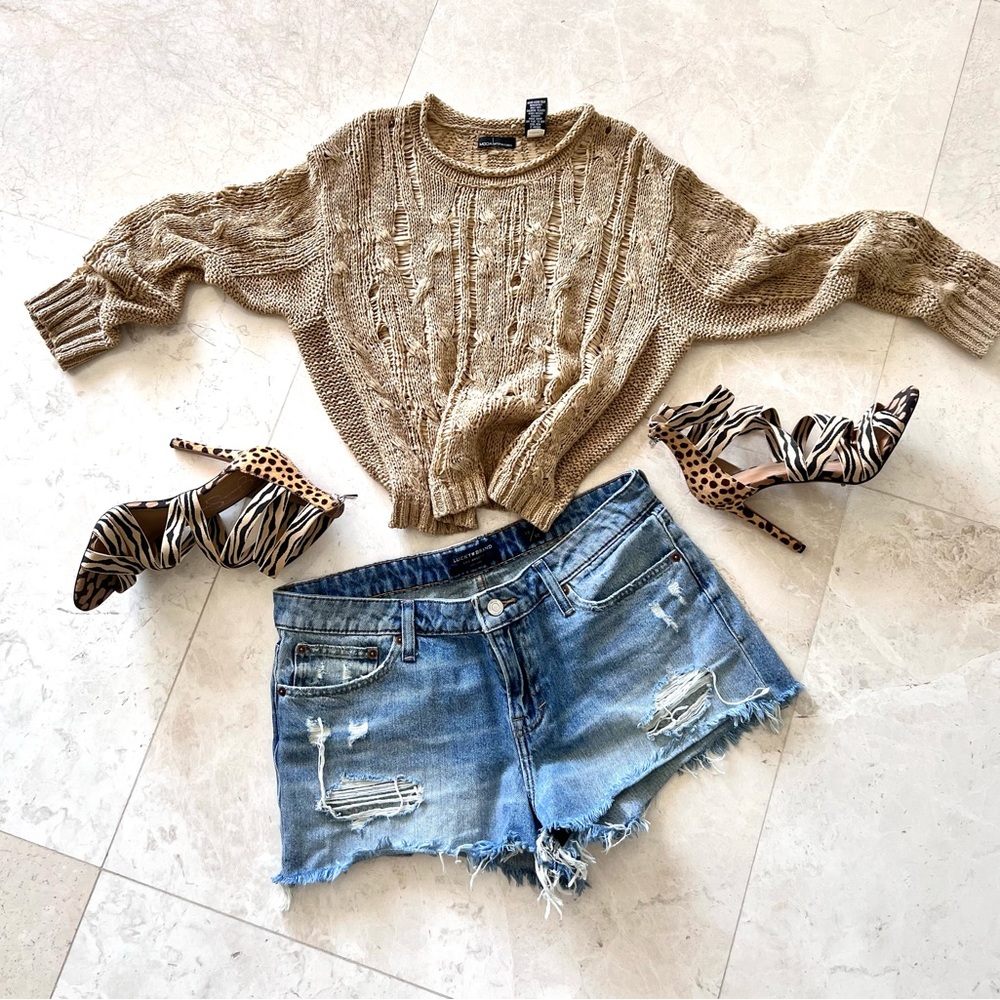 Amazing, MODA INTERNATIONAL versatile, neutral sweater